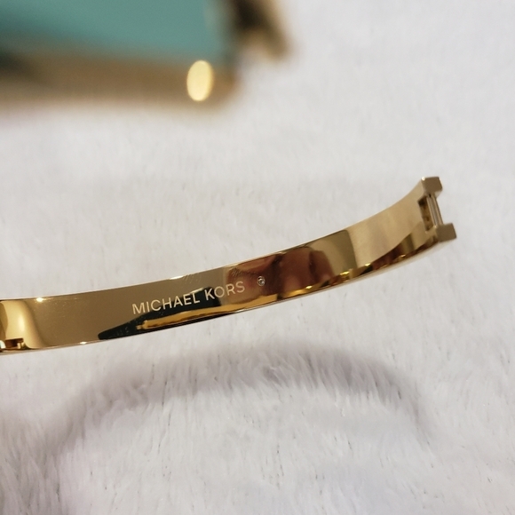 286- MICHAEL Michael Kors Haute Gold Tone AQUA Enamel Bangle Bracelet NWT - Picture 4 of 12